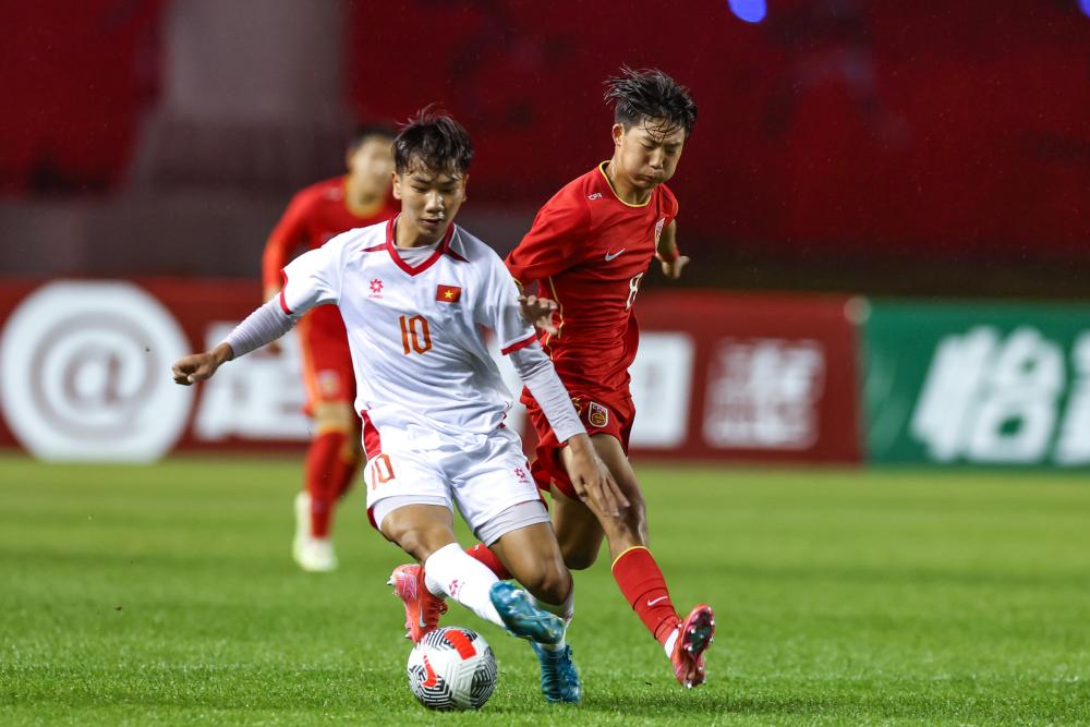 曼联4-1狼队全场数据：射正次数10-2，控球率超6成